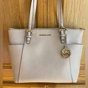 Michael Kors Voyager Medium
